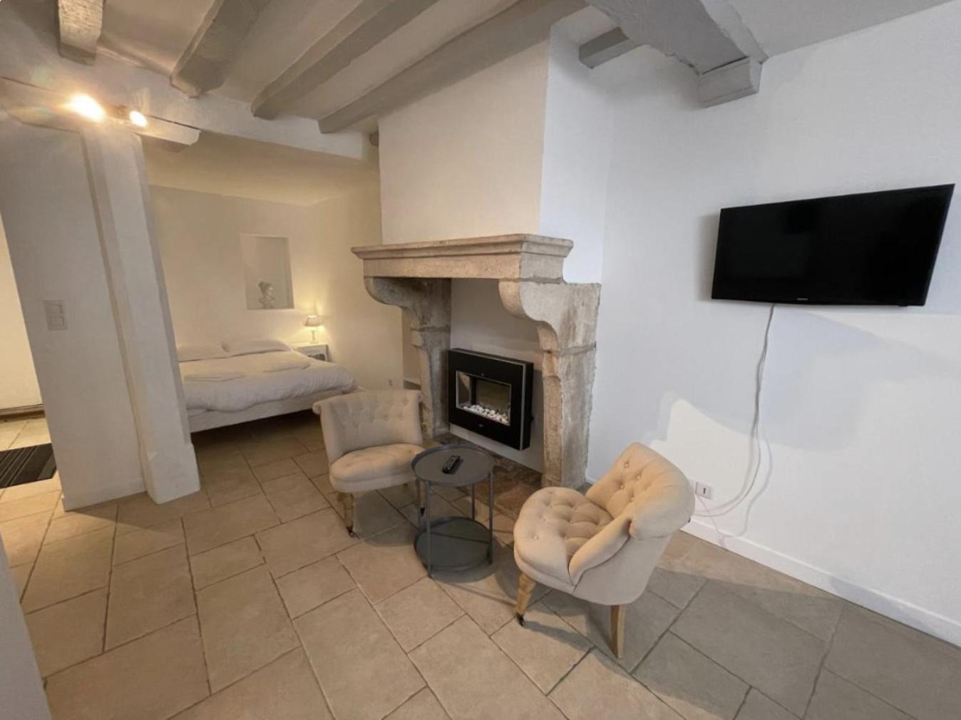 Batisse Paradis- 3 Appartements Calmes Et Elegants Au Centre Historique De Beaune Beaune  Rum bild
