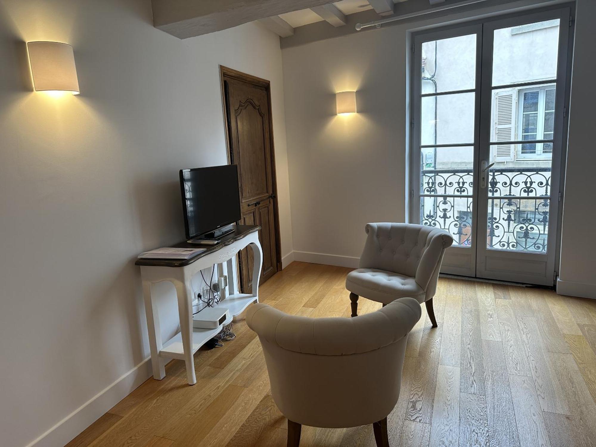 Batisse Paradis- 3 Appartements Calmes Et Elegants Au Centre Historique De Beaune Beaune  Rum bild