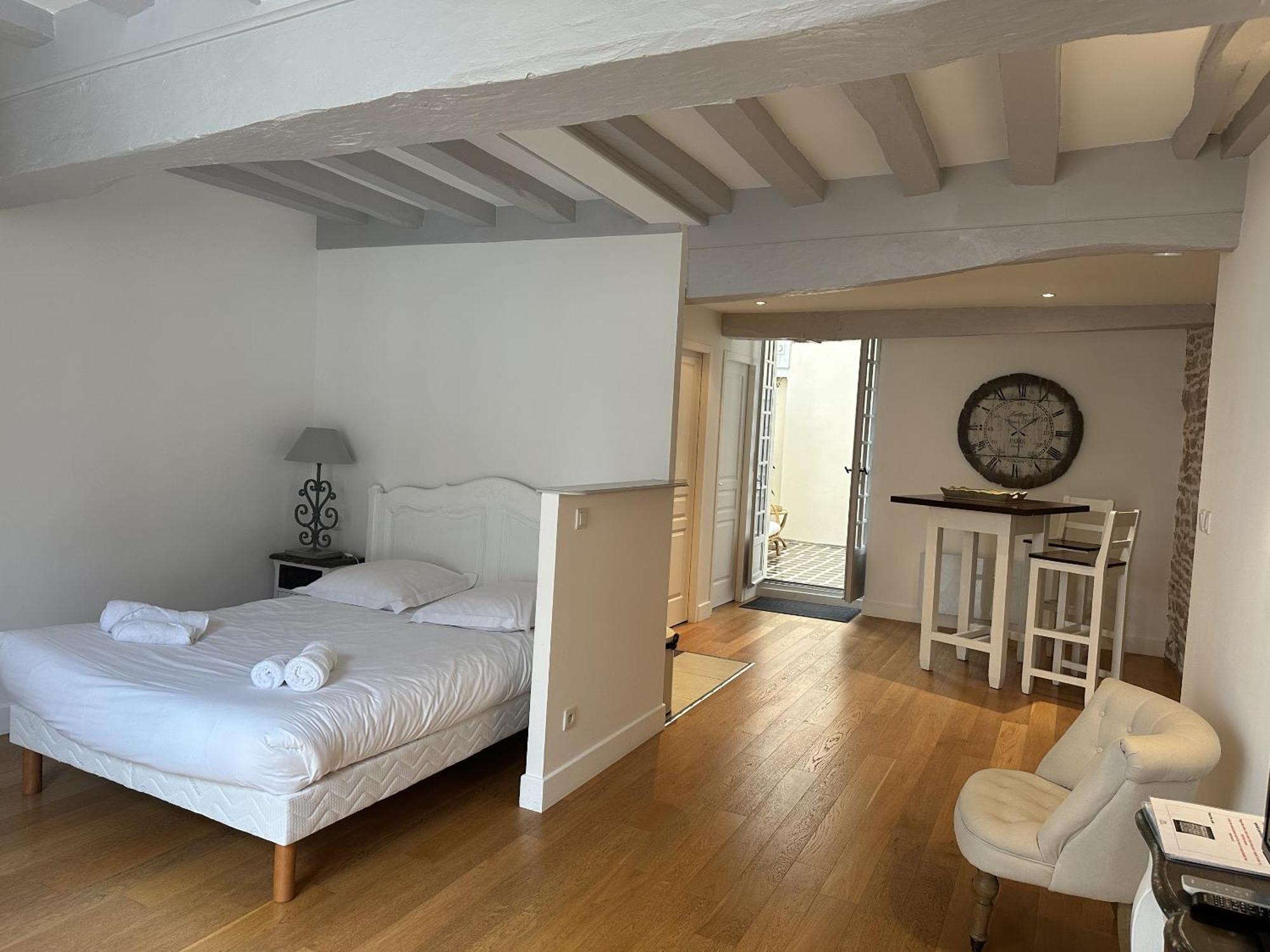 Batisse Paradis- 3 Appartements Calmes Et Elegants Au Centre Historique De Beaune Beaune  Rum bild