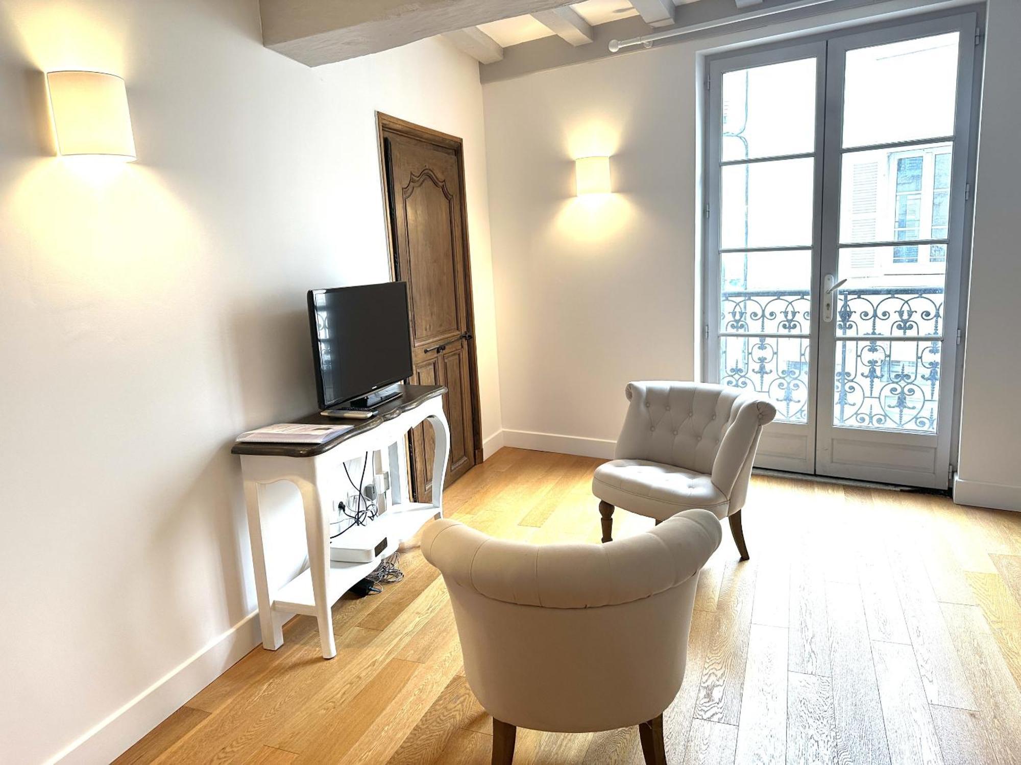 Batisse Paradis- 3 Appartements Calmes Et Elegants Au Centre Historique De Beaune Beaune  Exteriör bild