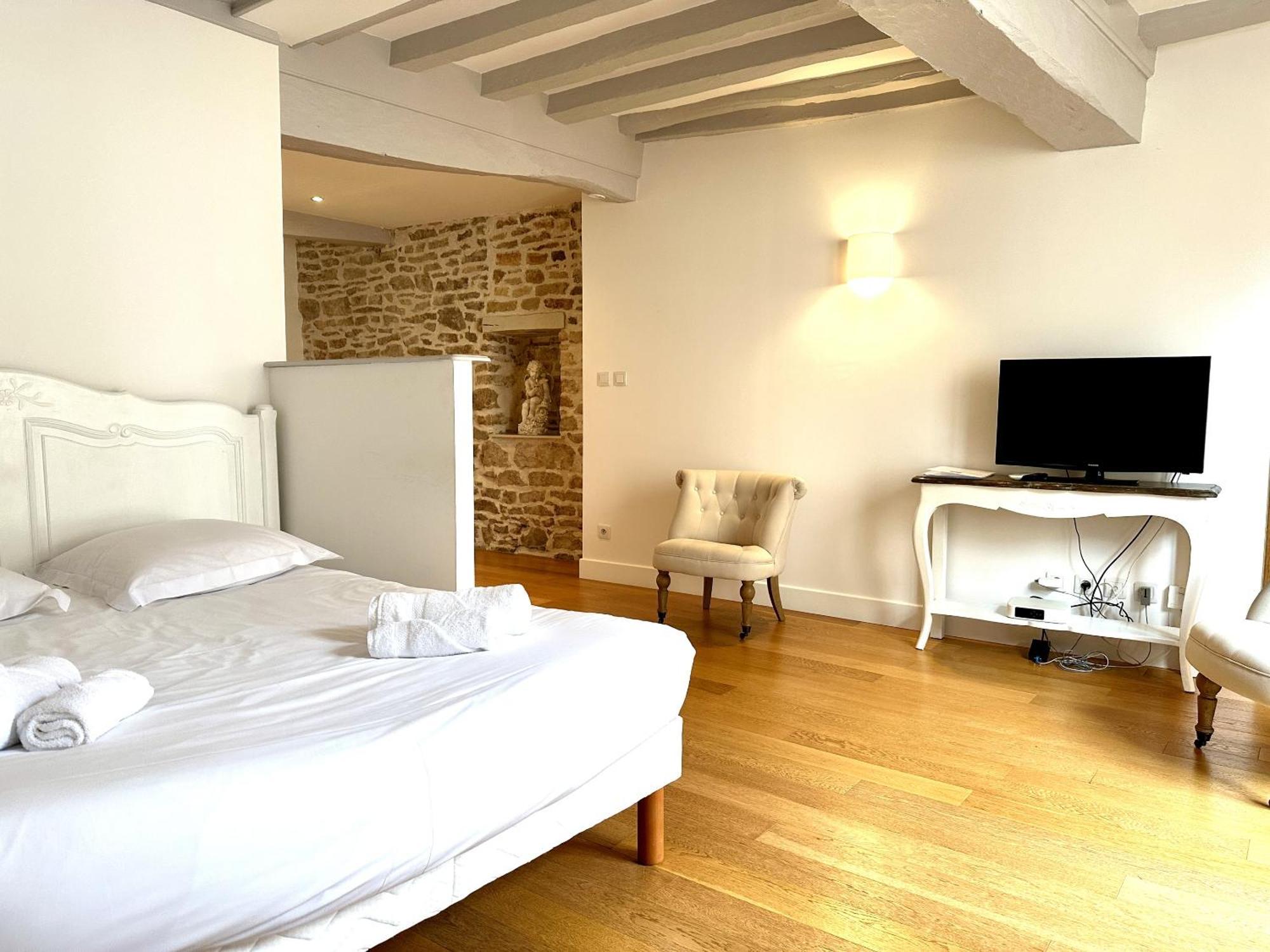Batisse Paradis- 3 Appartements Calmes Et Elegants Au Centre Historique De Beaune Beaune  Exteriör bild
