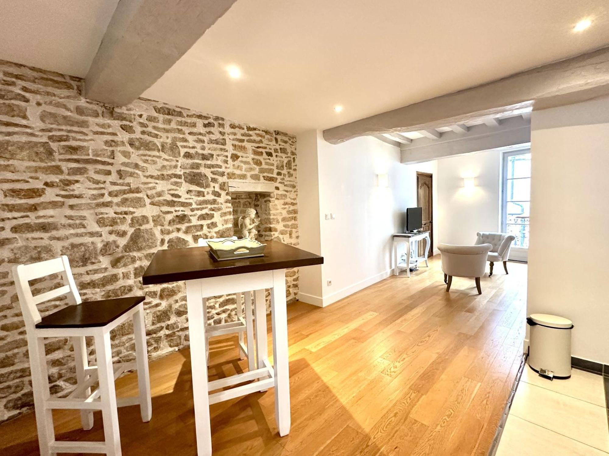 Batisse Paradis- 3 Appartements Calmes Et Elegants Au Centre Historique De Beaune Beaune  Exteriör bild